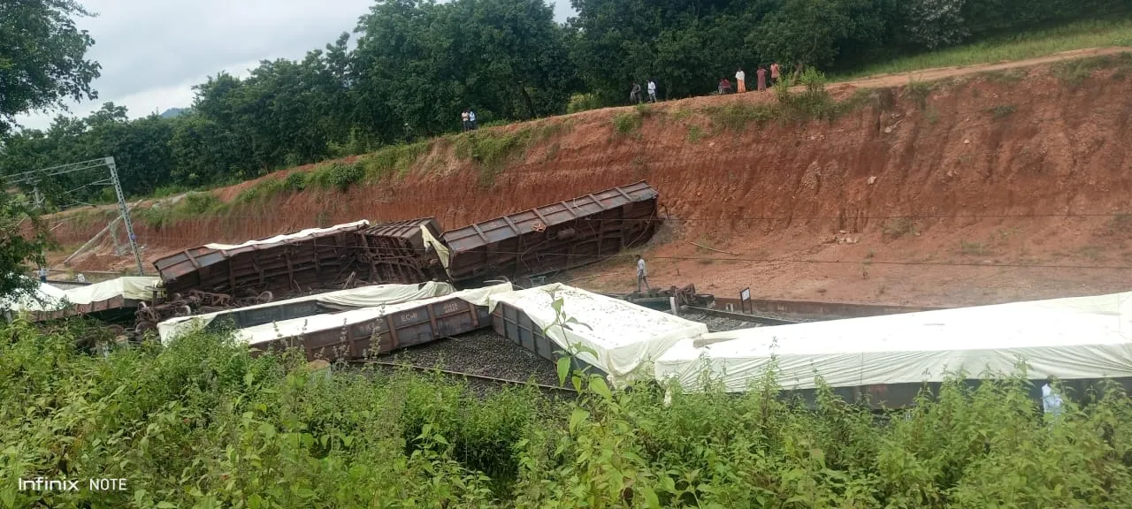  derailed sundargarh Photograph: (sambad.in) 