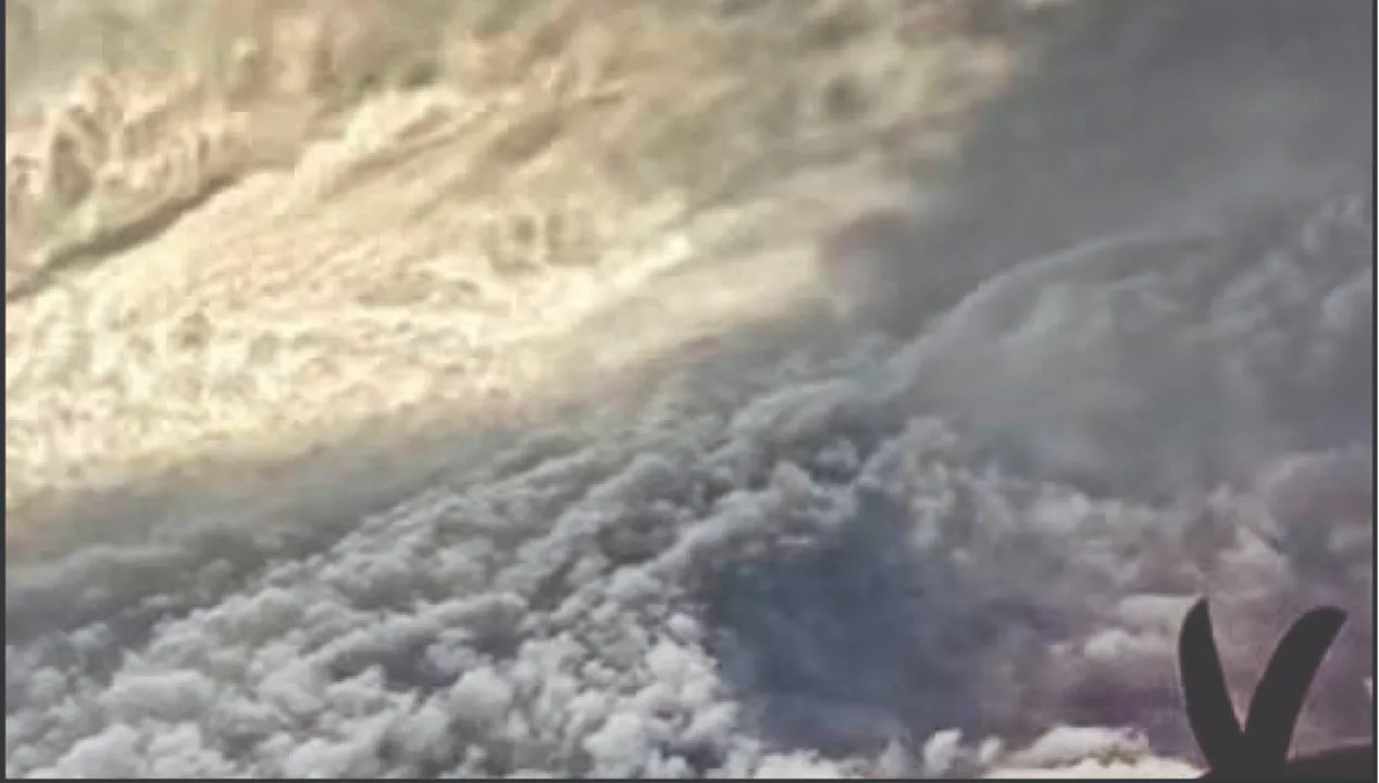  Cyclone Melissa ଘୂର୍ଣ୍ଣିବଳୟ ‘ମେଲିସା’ ଆଖିରେ ଉଡ଼ିଲା ବିମାନ