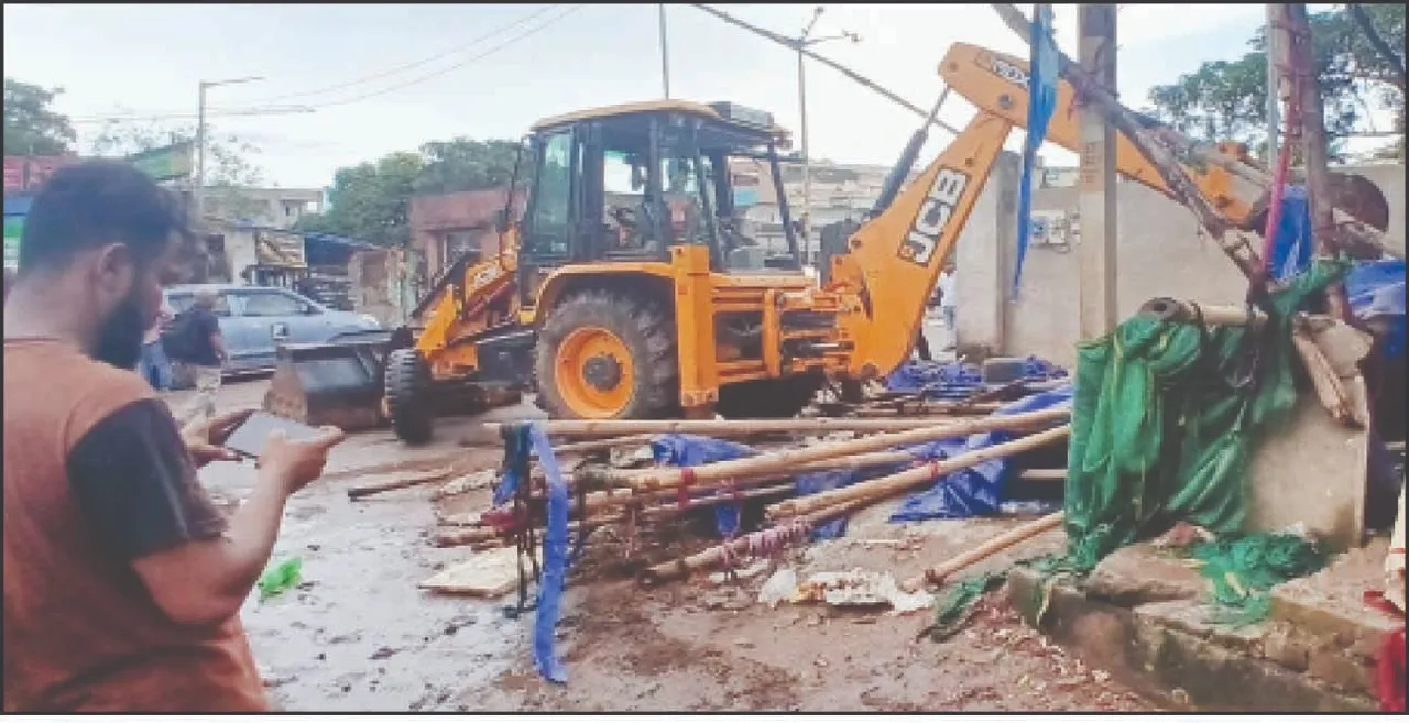  ରେଳଷ୍ଟେସନ୍ ପାର୍କିଂ ନିର୍ମାଣ ପାଇଁ ଜବରଦଖଲ ଉଚ୍ଛେଦ