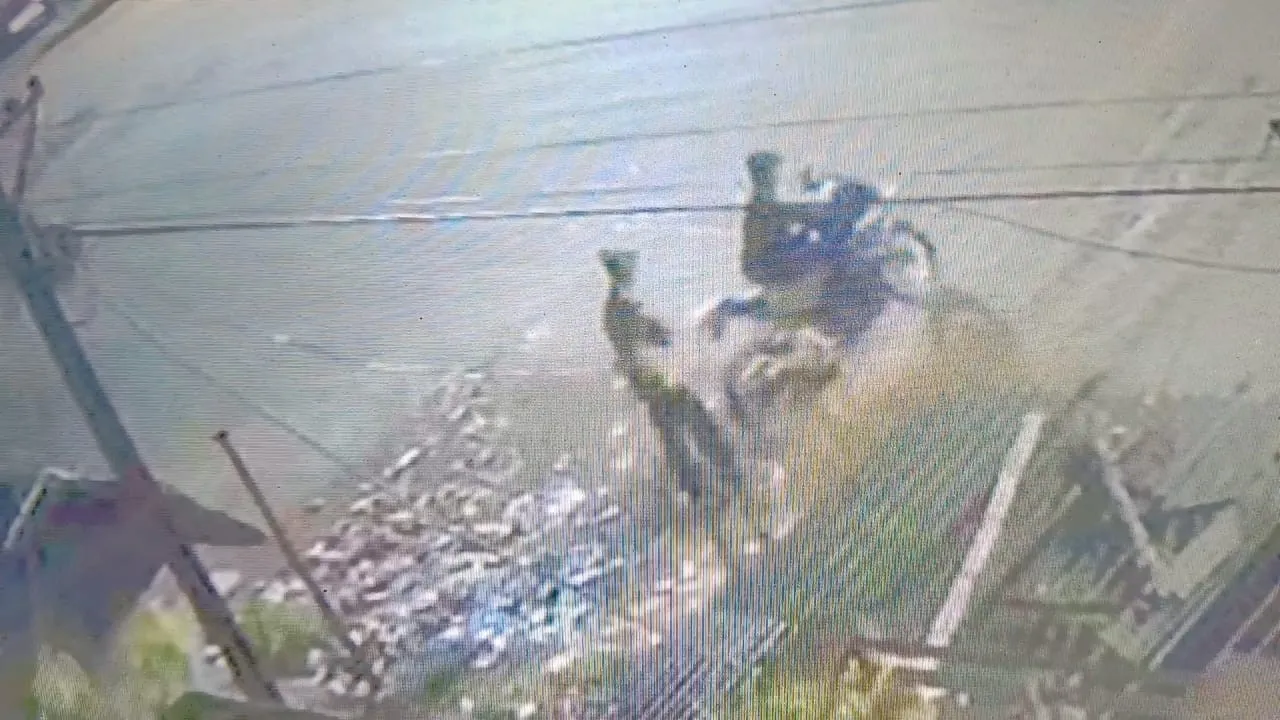  CCTV footage of bike stolen in Baipariguda of Koraput. Photograph: (sambad.in) 