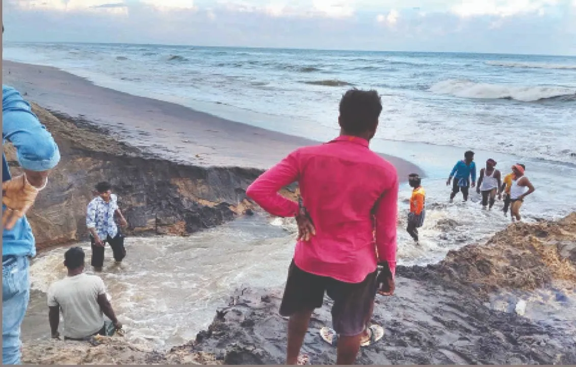  People from 7 villages, fishermen dig mouth: ମୁହାଣ ଖୋଳିଲେ ୭ ଗାଁର ଲୋକ, ମତ୍ସ୍ୟଜୀବୀ