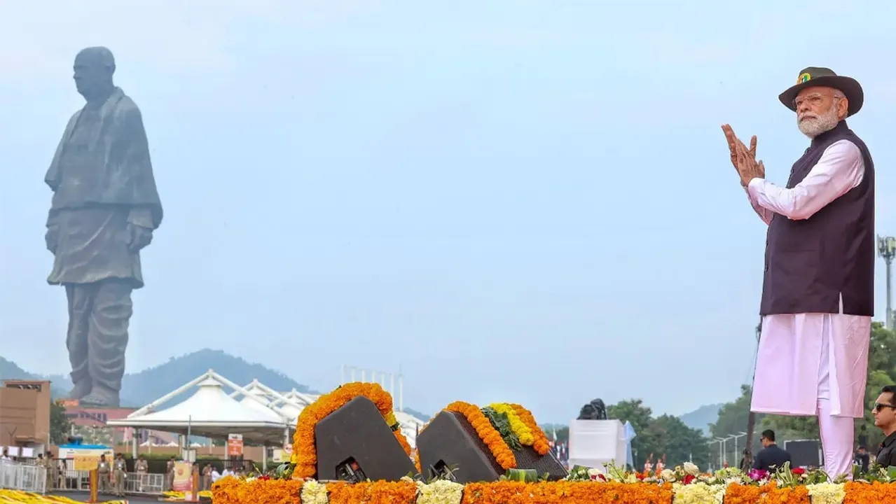  Photograph: (Mid-day) 