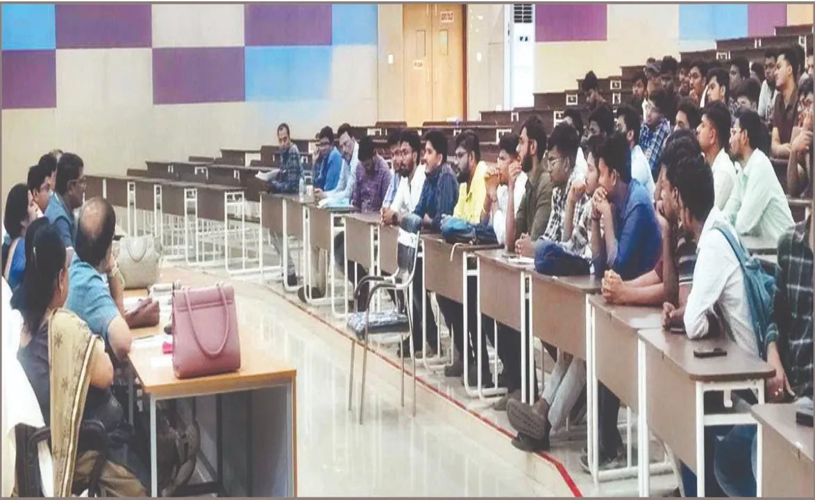  Ragging allegations again in MKCG: ଏମ୍‌କେସିଜିରେ ପୁଣି ରୢାଗିଂ ଅଭିଯୋଗ: ଜରୁରି ବୈଠକରେ ଅଭିଯୋଗକୁ ଖଣ୍ଡନ