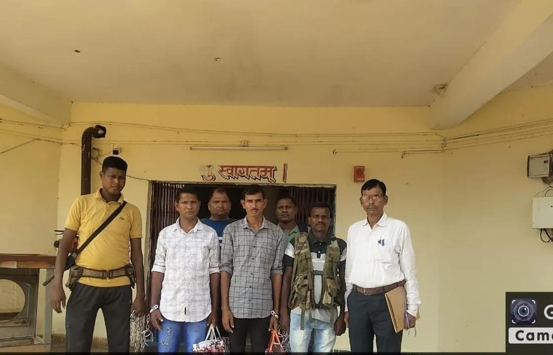  Two people arrested by Chhattisgarh police. Photograph: (sambad.in) 