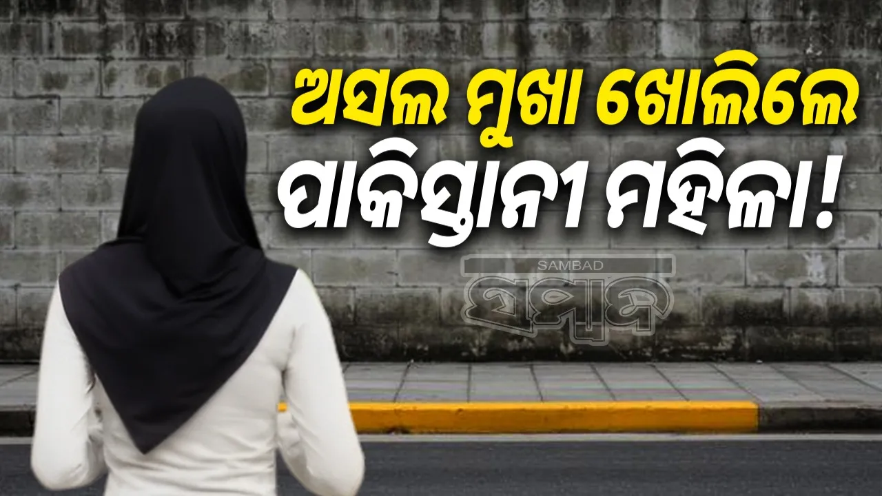  -young-pakistani-woman-walk-streets-without-burqa Photograph: (@sambad.in) 