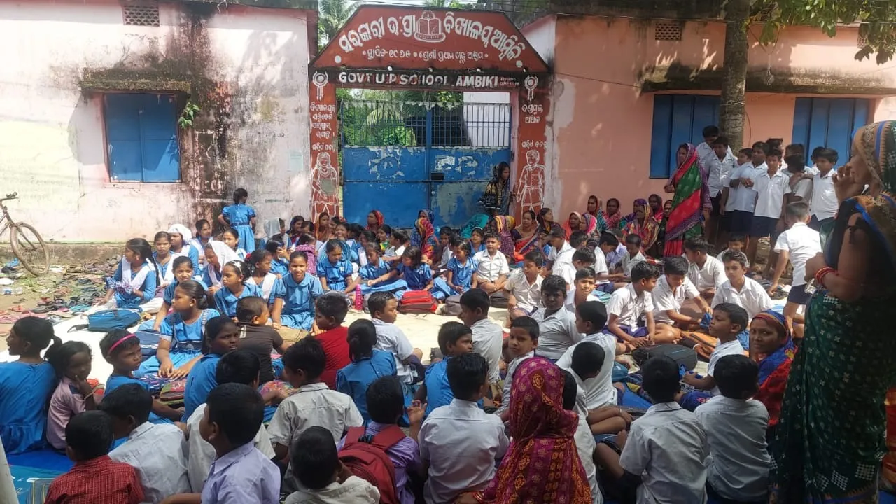  student strike for teacher Photograph: (sambad.in) 