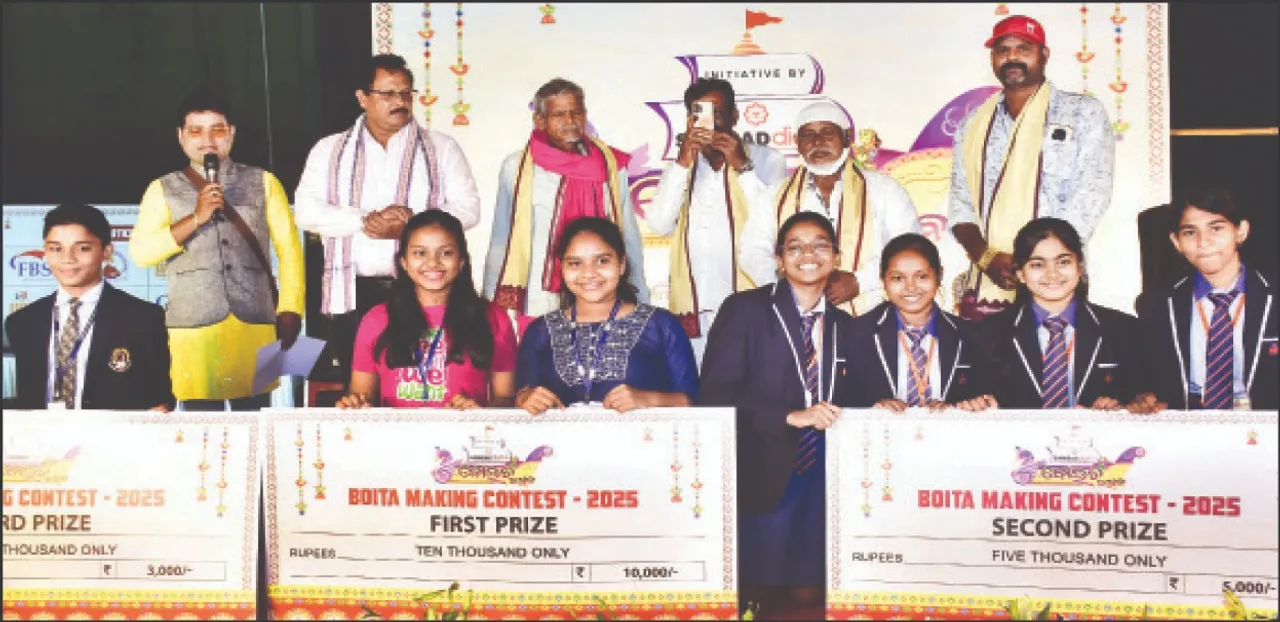  ସମ୍ବାଦ ଡିଜିଟାଲ୍‌ ପକ୍ଷରୁ ବୋଇତ ଉତ୍ସବ: ଡଙ୍ଗା ତିଆରି କରି ପୁରସ୍କାର ଜିତିଲେ, ଭକ୍ତି ରସରେ ଭିଜିଲେ ଶ୍ରୋତା