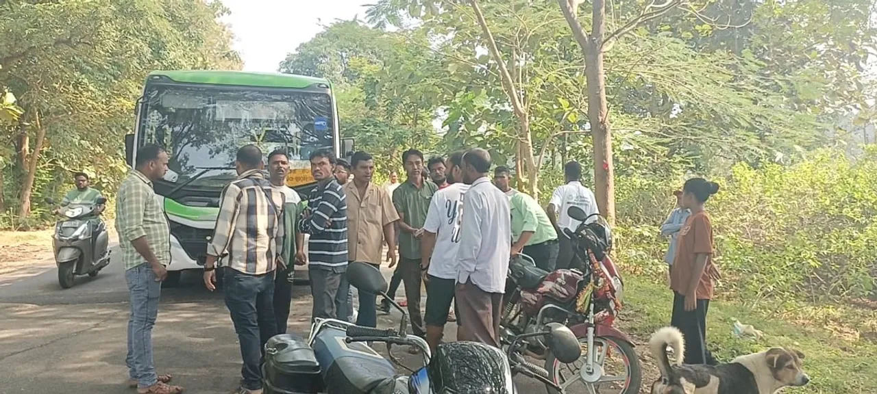  Bike accident by ama bus in G Udayagiri on Thursday. Photograph: (sambad.in) 