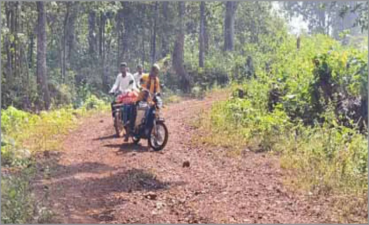  Classes closed for the road: ବାଟ ପାଇଁ ପାଠ ବନ୍ଦ: ଉଚ୍ଚଶିକ୍ଷାରୁ ବଞ୍ଚିତ କଦମଡିହି ଗାଁ, ପିଢ଼ି ପରେ ପିଢ଼ିର ଦୁଃଖ