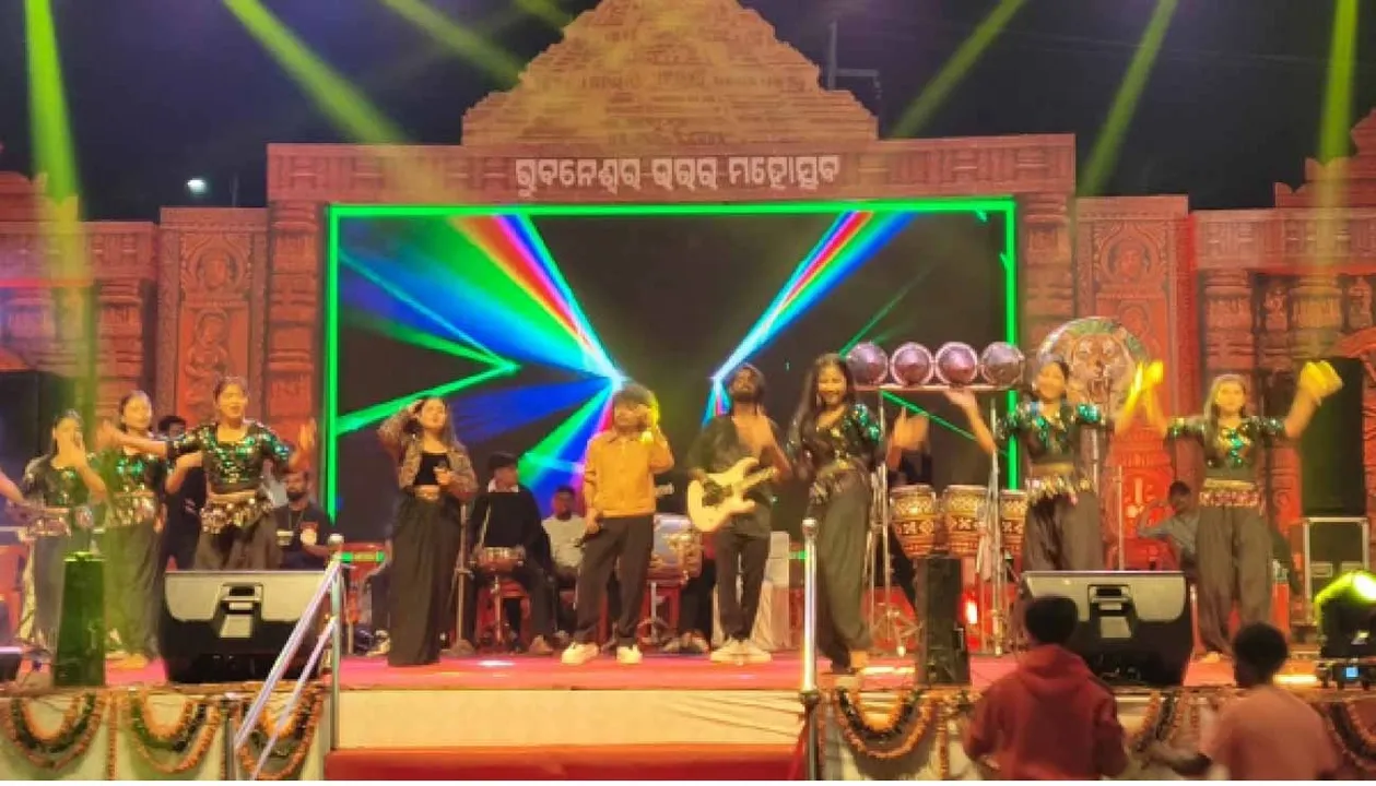  Lata, I am so shy: ଲାଜକୁରୀ ଲତା ମୋର ଲାଜେ ଲାଜେ...