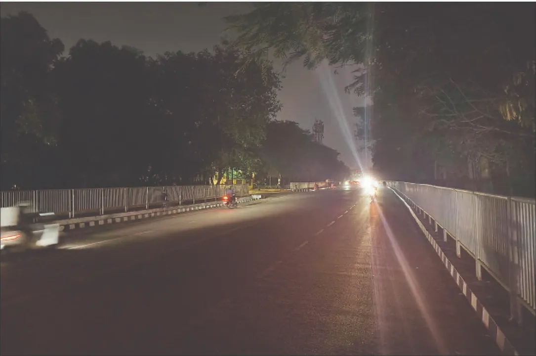  In the darkness: ଅନ୍ଧାରରେ ରାଜଧାନୀ ତଥାପି କମୁନି କମ୍ପାନି ପ୍ରୀତି