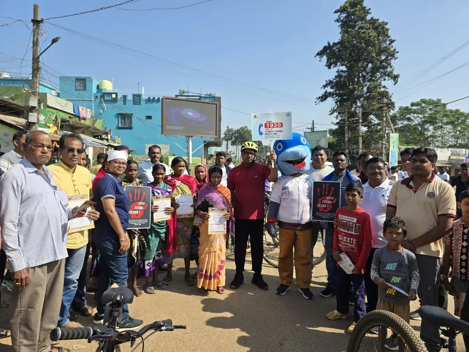  Cyber crime awareness drive in Nabarangpur. Photograph: (sambad.in) 