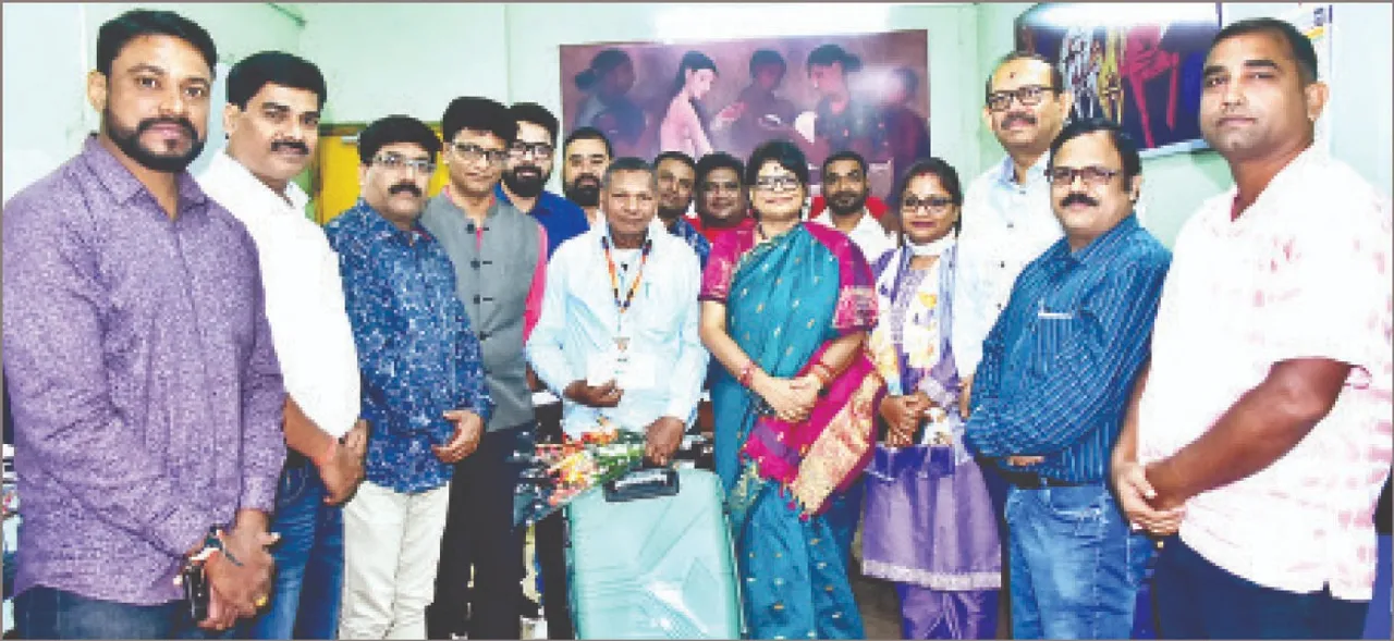  Sambad: ‘ସମ୍ବାଦ’ କର୍ମଚାରୀଙ୍କୁ ଅବସର ସମ୍ବର୍ଦ୍ଧନା