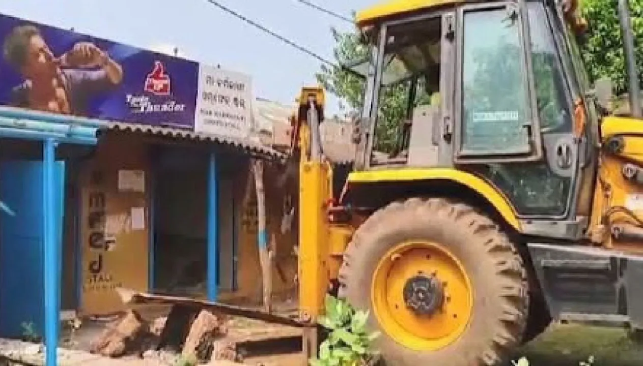  ବିଲ୍‌ଡର୍ ସସ୍ମିତ ବିଶ୍ବାଳ ହତ୍ୟାକାଣ୍ଡ ମାମଲା: ଅଭିଯୁକ୍ତ ଅଫିସରେ ଚଢ଼ିଲା ବୁଲ୍‌ଡୋଜର