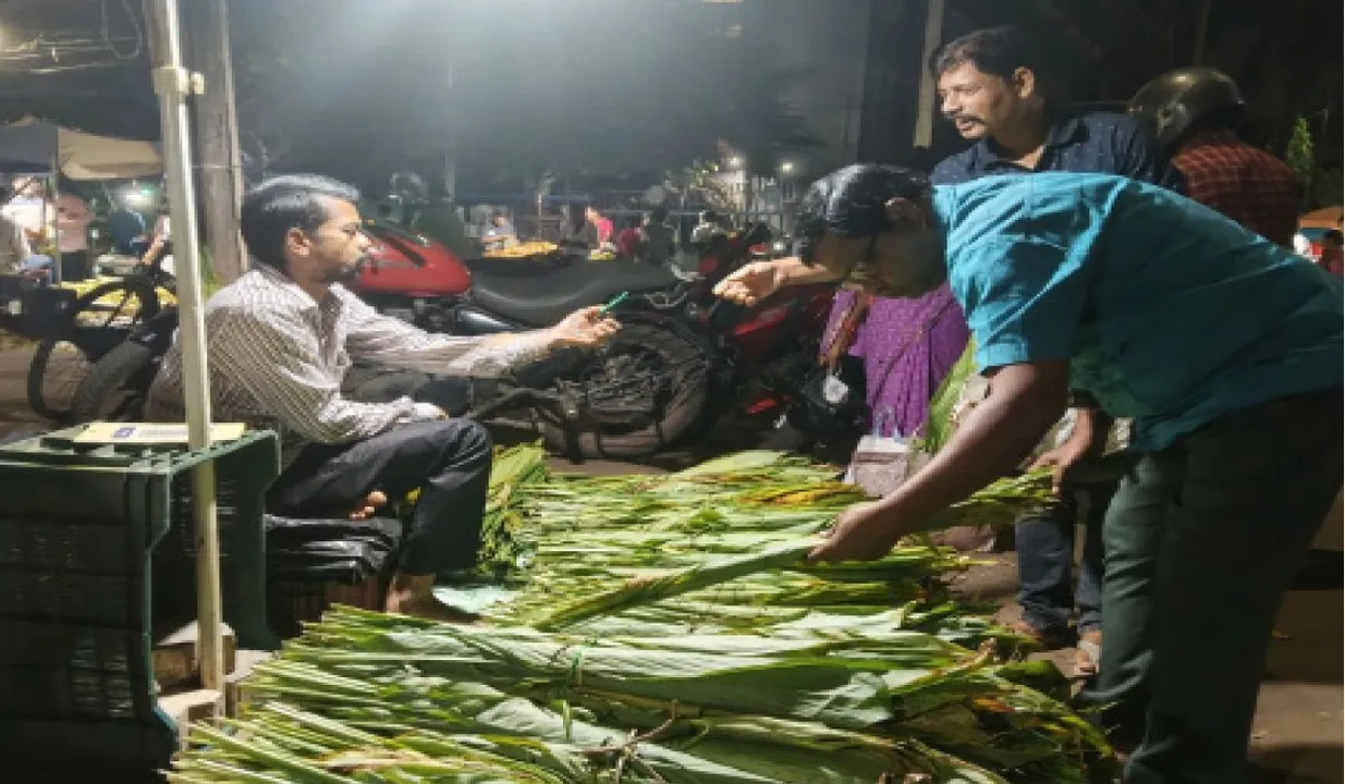  Preparations for Ashtami: ପୋରୁହାଁ ବଜାରରେ ହଳଦୀପତ୍ର ପସରା: ଘରେ ଘରେ ପ୍ରଥମାଷ୍ଟମୀ ପ୍ରସ୍ତୁତି