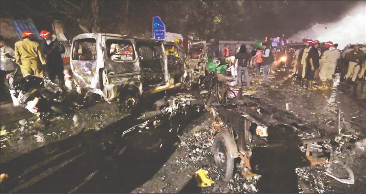  Delhi rocked by explosion: ବିସ୍ଫୋରଣରେ ଥରିଲା ଦିଲ୍ଲୀ: ୧୩ ମୃତ, ୨୮ ଆହତ, ସାରା ଦେଶରେ ହାଇଆଲର୍ଟ, ଏନ୍‌ଆଇଏ କରିବ ତଦନ୍ତ