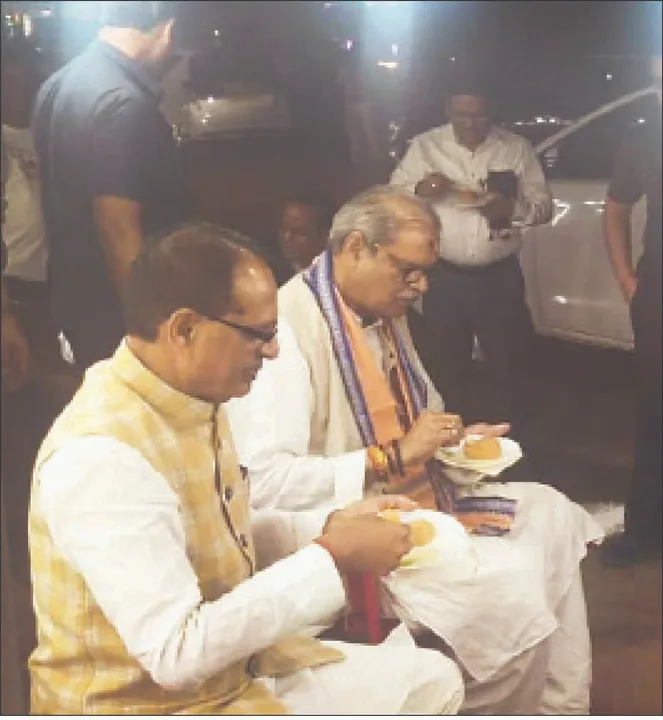  Union Minister: ପାହାଳ ମିଠା ଖାଇଲେ କେନ୍ଦ୍ର ମନ୍ତ୍ରୀ