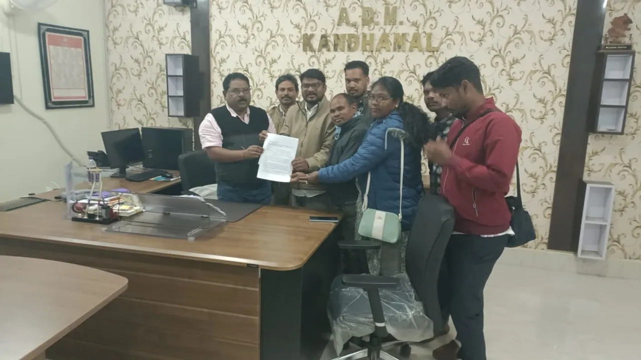  Villagers demand well connectivity. Photograph: (sambad.in) 