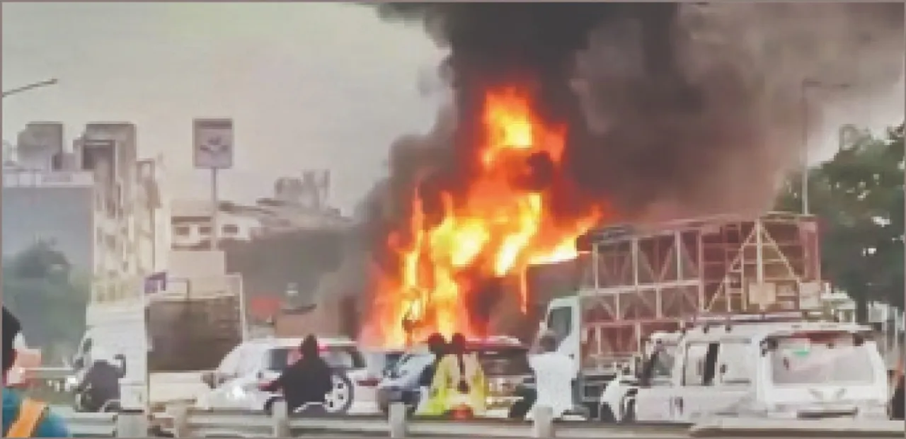  accident in Pune: ପୁଣେରେ ସିରିଜ୍‌ ଦୁର୍ଘଟଣା: ୮ ଜୀବନ୍ତଦଗ୍ଧ