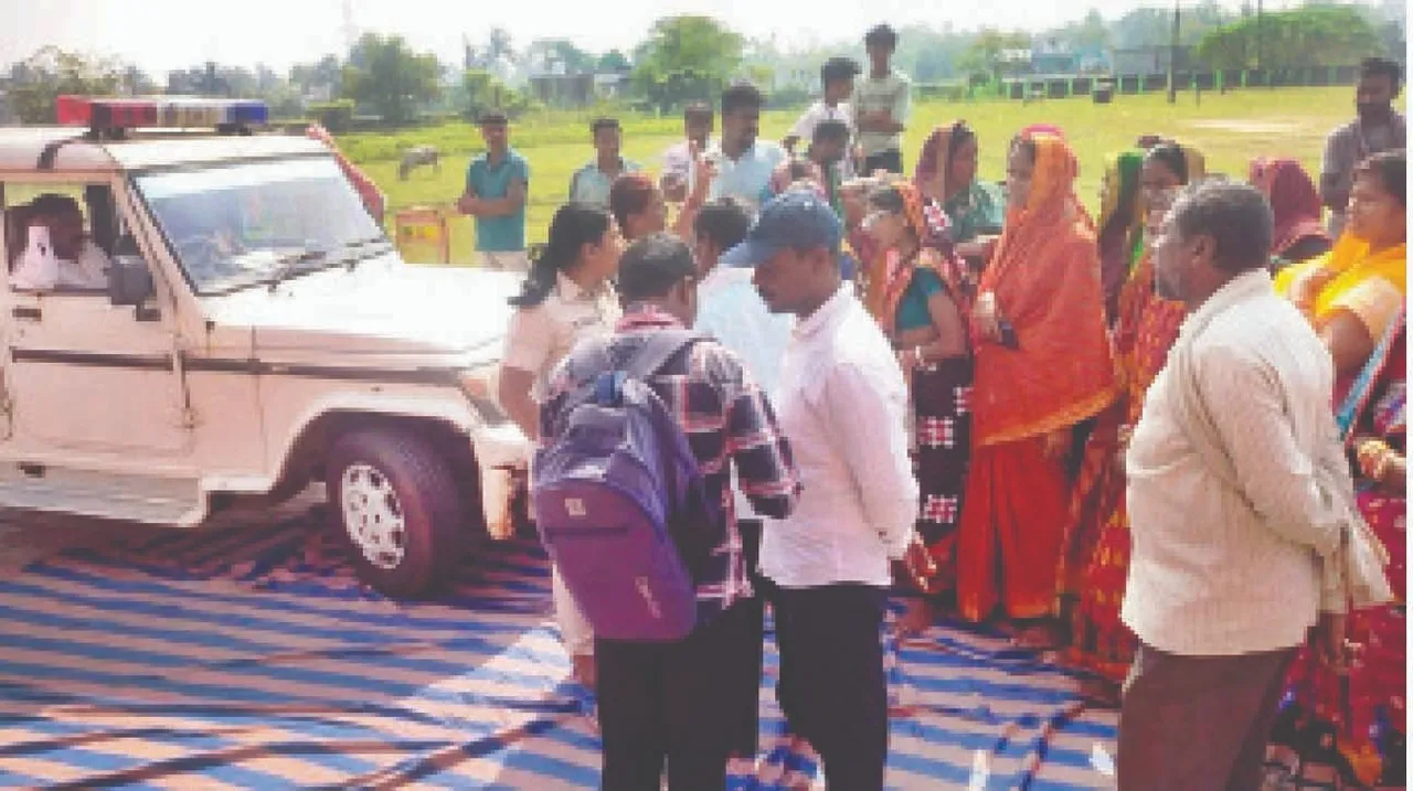  Against police: ଗାଁରେ ରାତିତମାମ ପୁଲିସ ଅଟକ ଗିରଫ ପ୍ରତିବାଦରେ ଥାନା ଘେରିଲେ