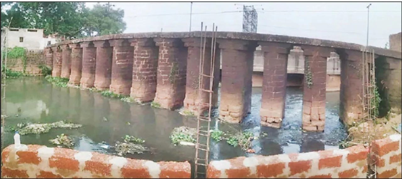  ସଂରକ୍ଷଣ ଲୋଡ଼ୁଛି ସତରନଳା: ଉତ୍କଳୀୟ ଶିଳ୍ପ ଚାତୁରୀର ନିଦର୍ଶନ, ଚଉଦ‌ନଳା ସତ୍ତ୍ବେ ପୋଲର ନାମ ‘ସତରନଳା’