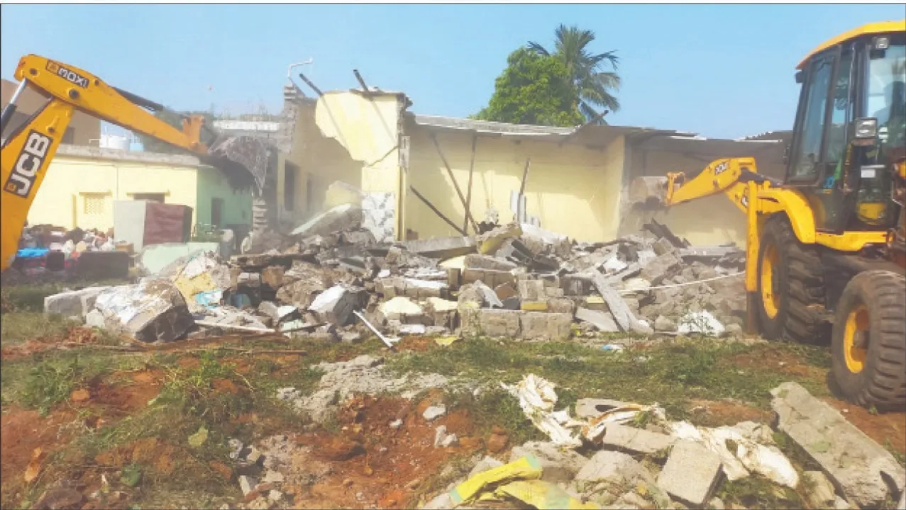  Nayapali: ନୂଆପଲ୍ଲୀରେ ଜବରଦଖଲ ଉଚ୍ଛେଦ: ଉଚ୍ଛେଦ ଜମିକୁ ପୁଣି ମାଡ଼ି ବସିଥିଲେ, ଘର କରି ଭଡ଼ାରେ ଲଗାଇଥିଲେ