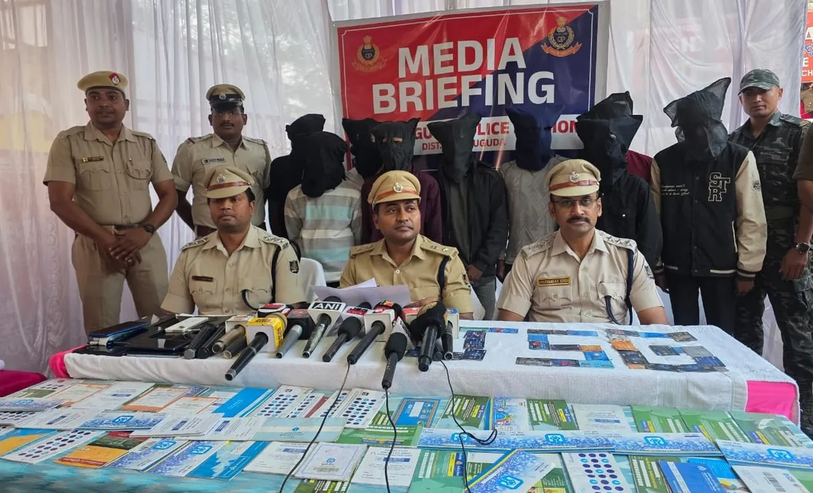  12 accuses arrested in police in Jharsuguda. Photograph: (sambad.in) 
