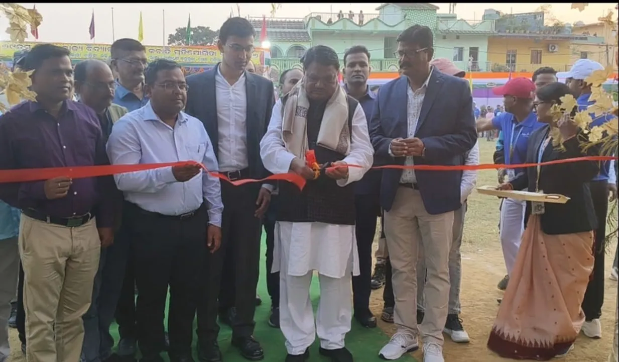  Union Minister Juel Oram inaugurates Kabaddi event. Photograph: (sambad.in) 
