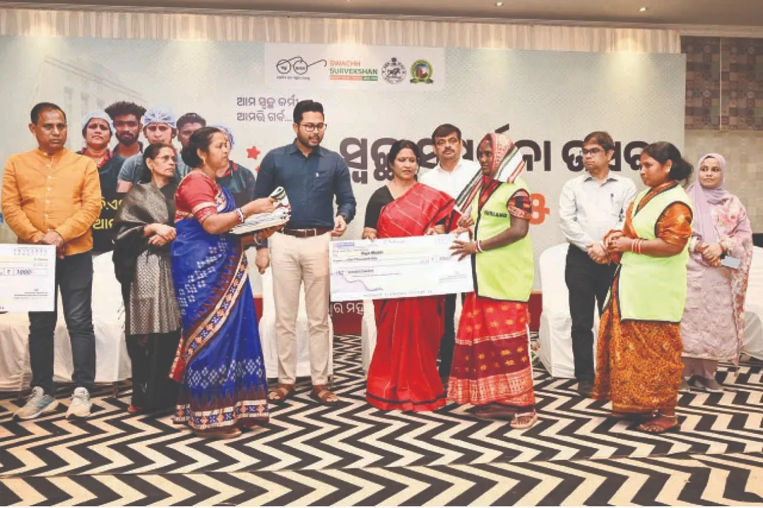  Clean Bhubaneswar : ସ୍ୱଚ୍ଛକର୍ମୀଙ୍କ ବିନା ସ୍ୱଚ୍ଛ ଭୁବନେଶ୍ବରର କଳ୍ପନା ଅସମ୍ଭବ: ମେୟର