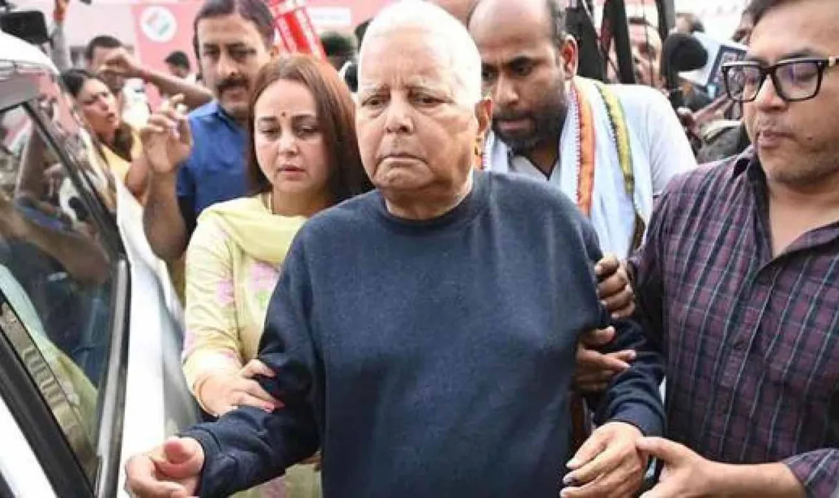  Lalu Yadav breaks: ଝିଅ ରୋହିଣୀଙ୍କ ବିସ୍ଫୋରଣ ପରେ ନିରବତା ଭାଙ୍ଗିଲେ ଲାଲୁ ଯାଦବ