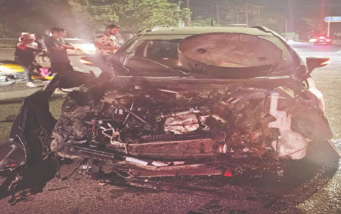  Accident at Acharya Vihar: ଆଚାର୍ଯ୍ୟବିହାର ଛକରେ ଦୁର୍ଘଟଣା, ୨ ଆହତ: ଓଲଟିଲା ଚିପ୍ସ ବୋଝେଇ ହାଇୱା