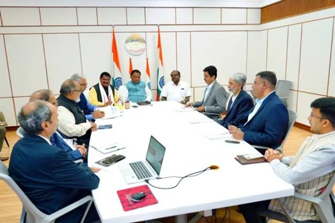  CM Mohan Charan Majhi chair a meeting with union minister and MP. Photograph: (sambad.in) 