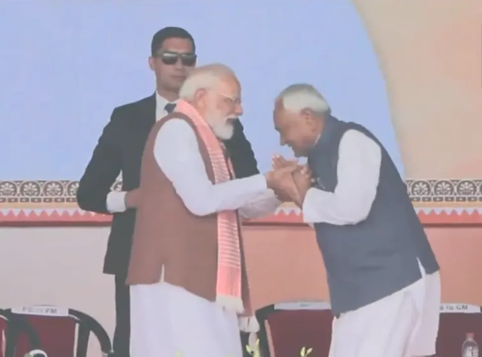  Nitish Kumar and Narendra Modi Photograph: (sambad.in) 