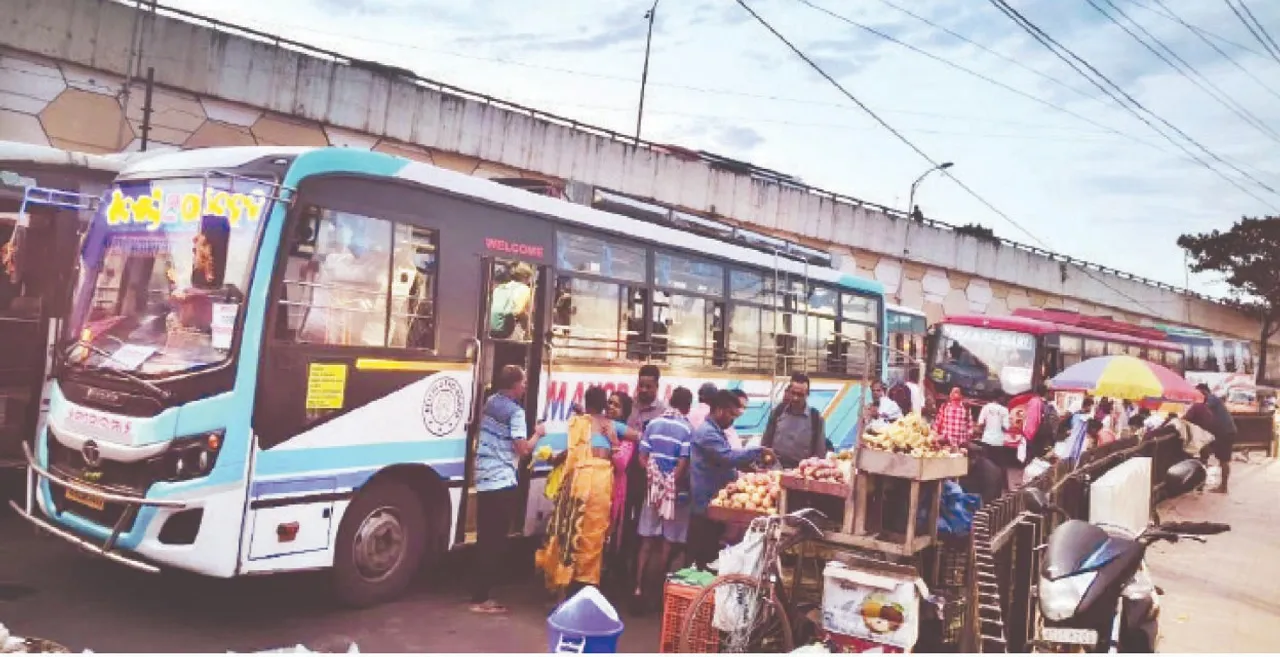  Baramunda traffic is unbearable: ଅଣନିଃଶ୍ବାସୀ କଲାଣି ବରମୁଣ୍ଡା ଟ୍ରାଫିକ୍: ମାଡ଼ି ବସିଲେଣି ଉଠା ଦୋକାନୀ, ବସ୍‌ଷ୍ଟପ୍‌ ନ ହୋଇ ବି ରହୁଛି ବସ୍
