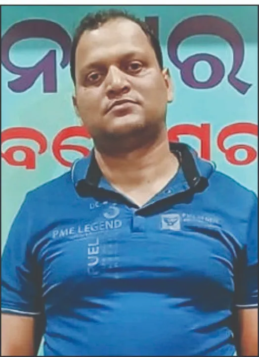  Police arrest  polic: ଜମି ଦେବା ନାଁରେ ୨୦ଲକ୍ଷ ଟଙ୍କା ଚଳୁ ଠକେଇ ଅଭିଯୋଗରେ ପୁଲିସକୁ ବାନ୍ଧିଲା ପୁଲିସ