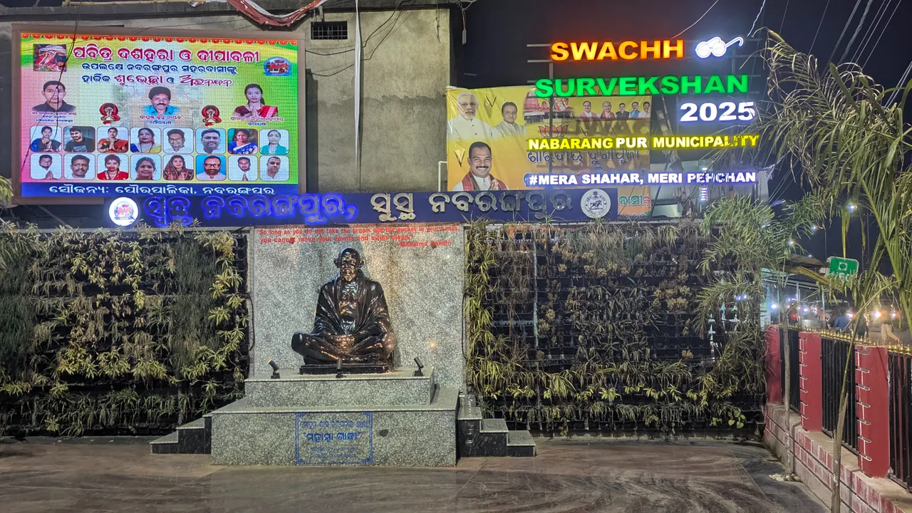  Mahatma Gandhi statue. Photograph: (sambad.in) 