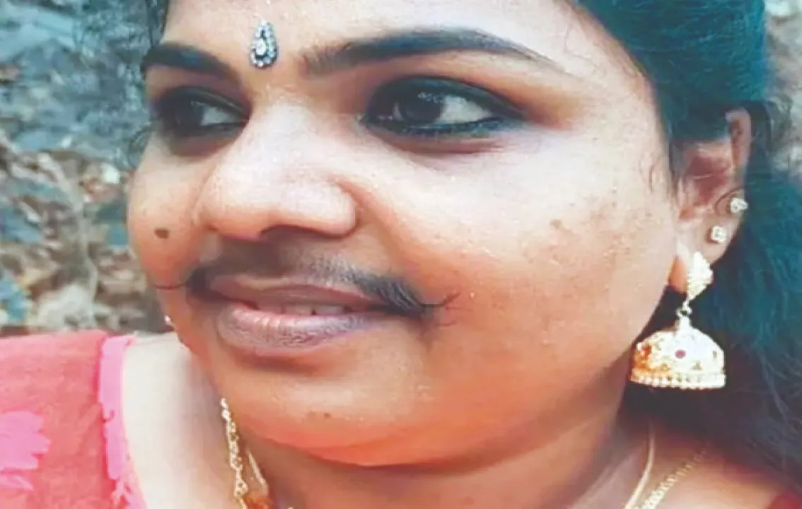  ନିଶ ରଖିବାକୁ ଭଲପାଉଥିବା ମହିଳା