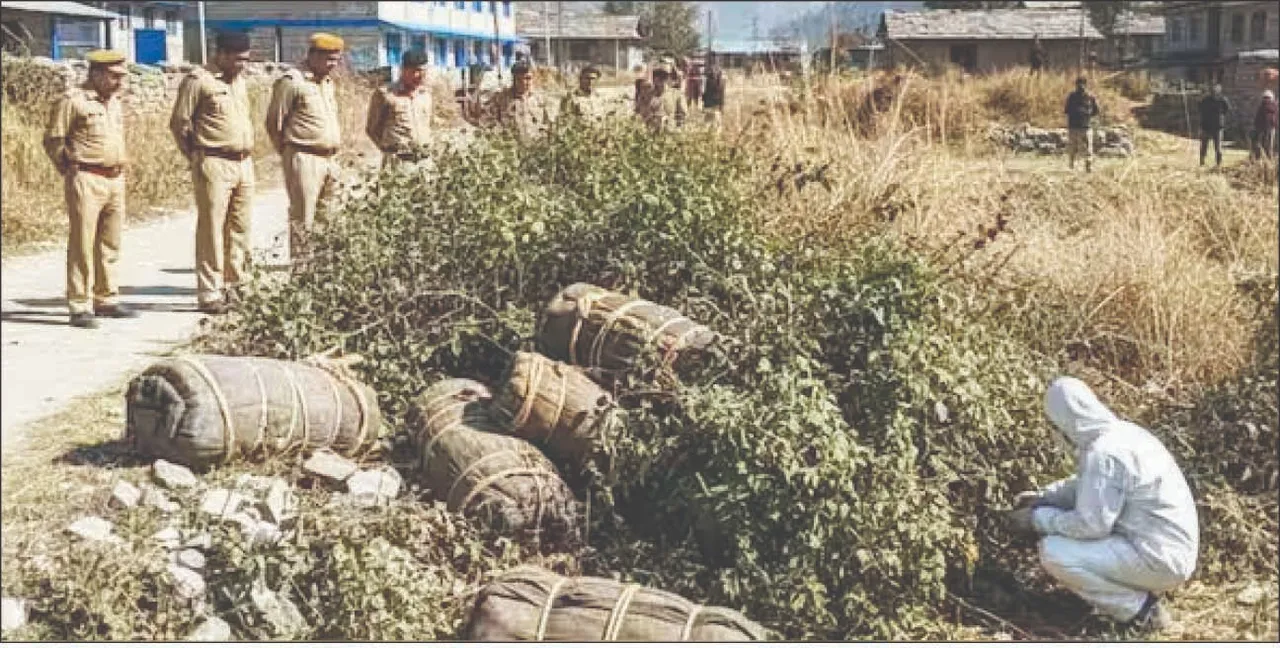  Huge explosives : ସ୍କୁଲ୍‌ ନିକଟରୁ ବିପୁଳ ବିସ୍ଫୋରକ ଜବତ