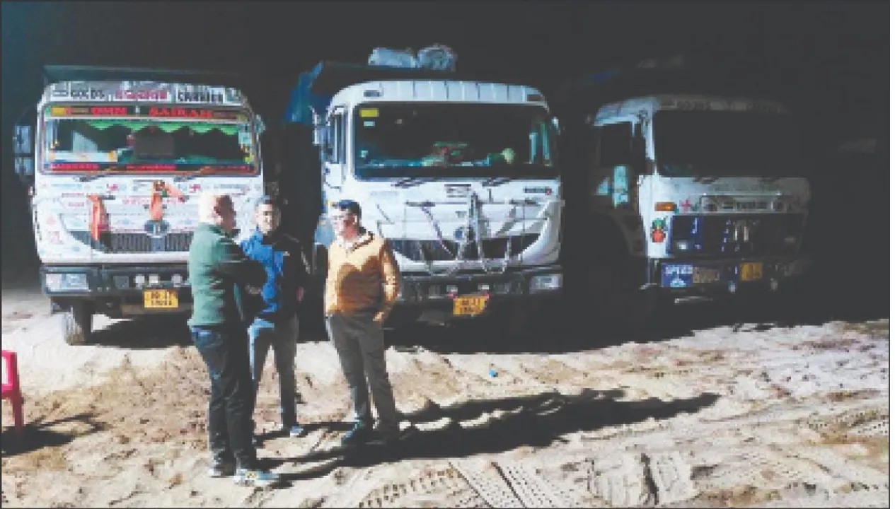  Operation 'Sand Thunder':  ଅପରେସନ୍ ‘ବାଲୁ ବଜ୍ର’: ୪୬ ହାଇଵା, ୩ ଏକ୍ସକାଭେଟର୍‌ ଜବତ, ଖୋଲିଲା ବାଲି ଚୋରି ସିଣ୍ଡିକେଟ୍‌ର ଗୁମର