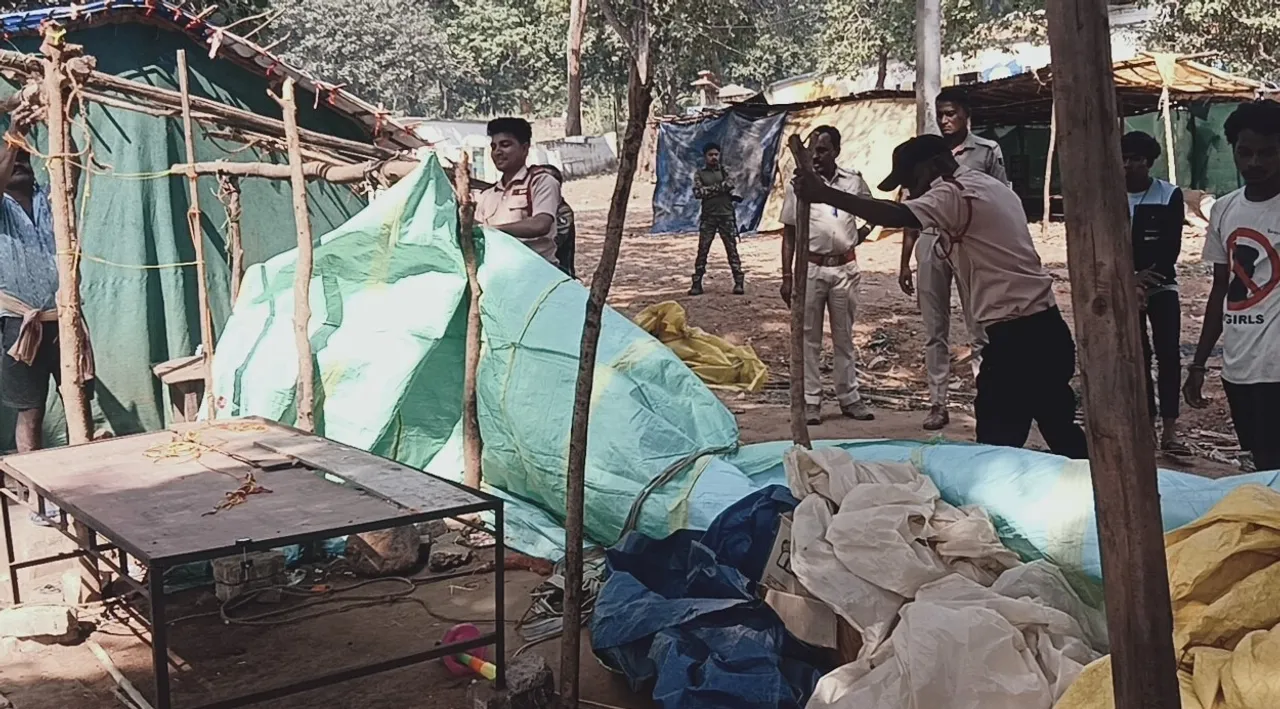  Administration Clears Encroachment in Khaprakhol Block. Photograph: (sambad.in) 