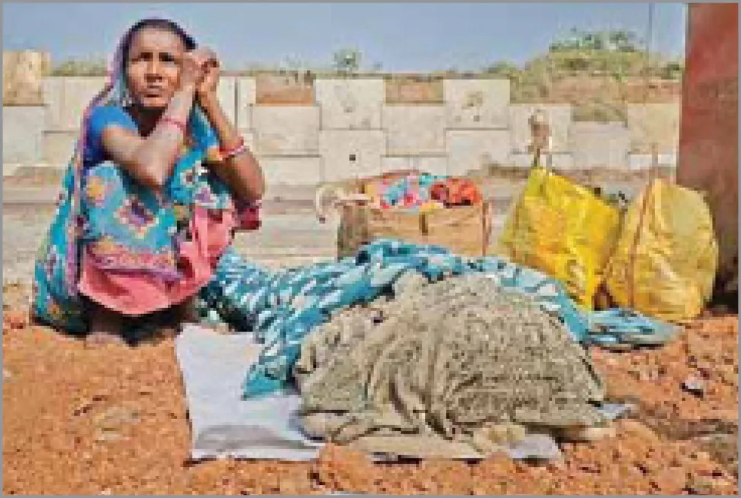  Humanity is dead: ମରିଗଲା ମାନବିକତା: ବସ୍‌ରେ ଚାଲିଗଲା ଜୀବନ, ରାସ୍ତାରେ ଶବ ଛାଡ଼ି ପାର‌୍‌