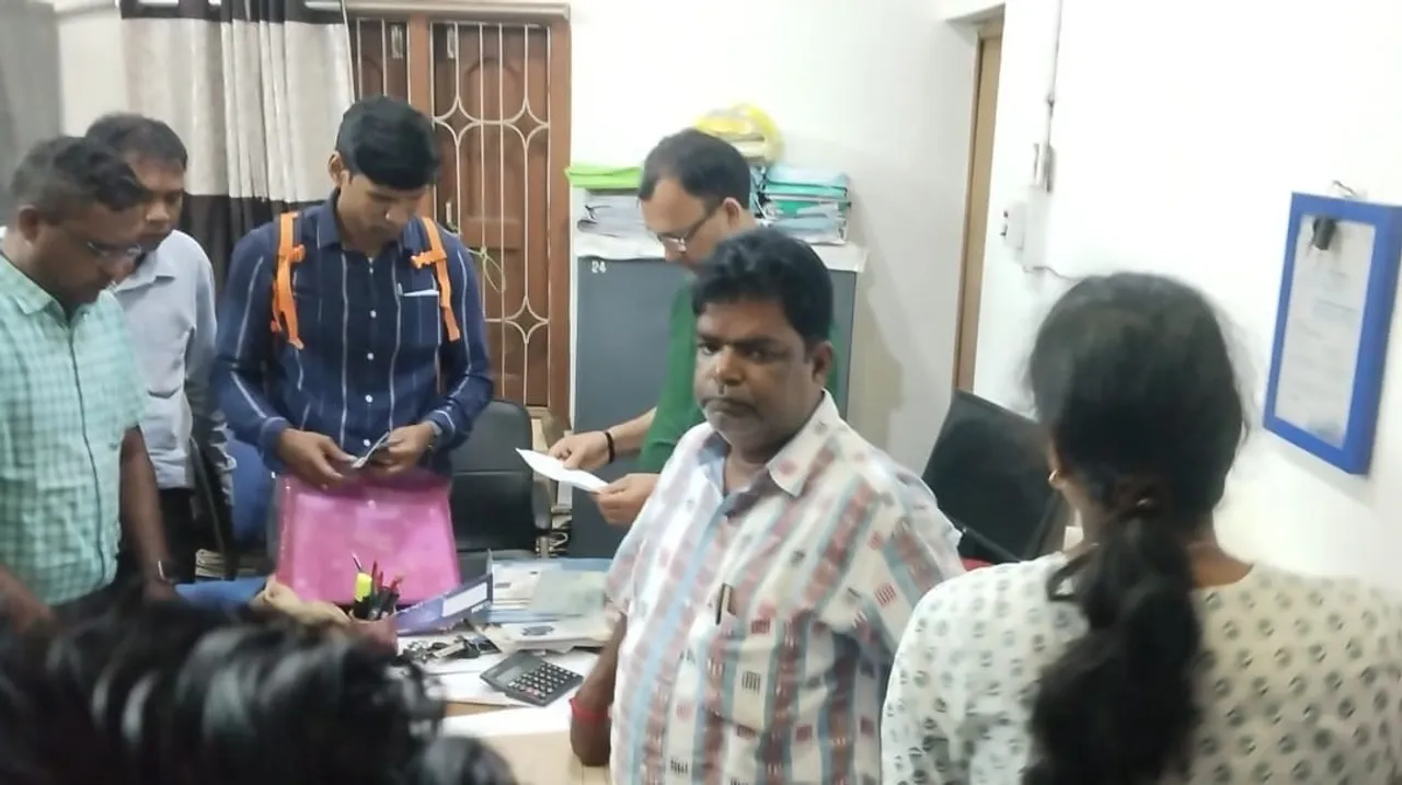  Vigilance raid in Nimapada. Photograph: (sambad.in) 