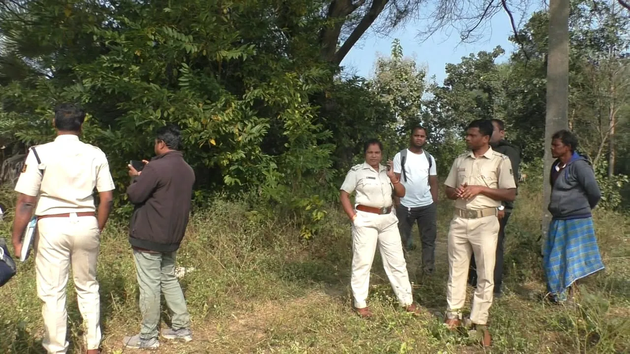  dead body of young man rescued from well Photograph: (Sambad.in) 