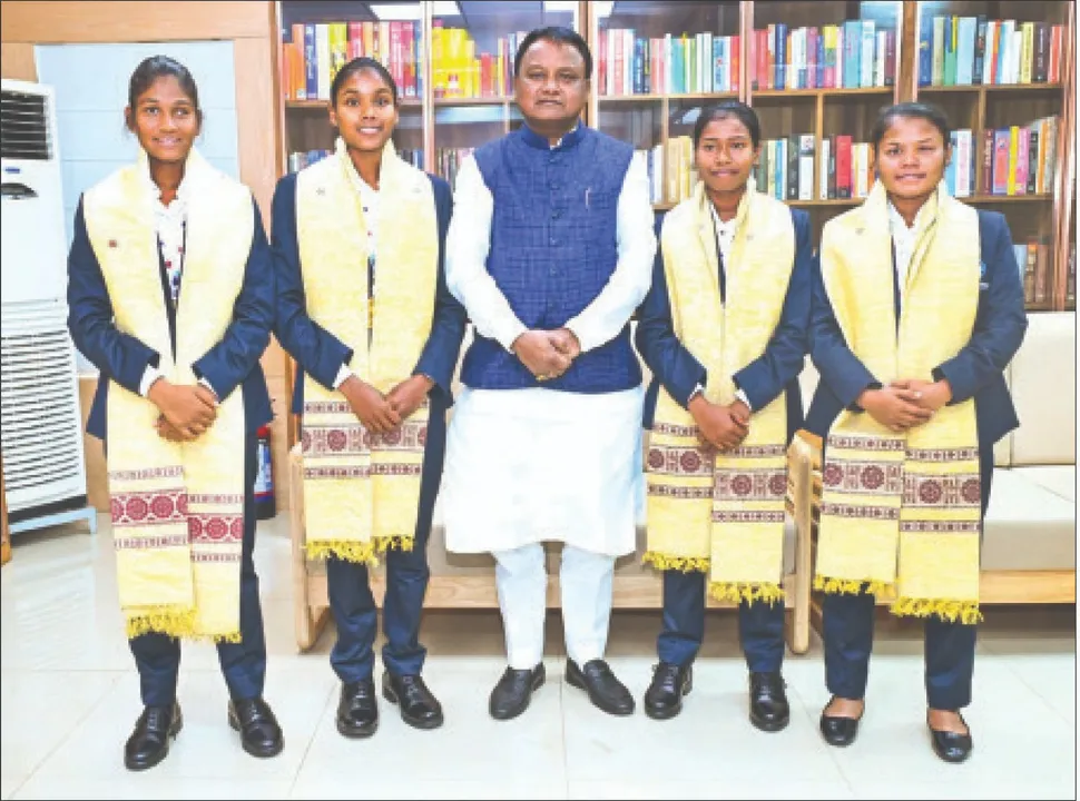  World Cup-winning cricketer: ବିଶ୍ବକପ୍‌ ବିଜୟିନୀ କ୍ରିକେଟର୍‌ଙ୍କୁ ସମ୍ବର୍ଦ୍ଧନା: ପ୍ରତ୍ୟେକଙ୍କୁ ୧୧ ଲକ୍ଷ ଲେଖାଏଁ ପ୍ରଦାନ