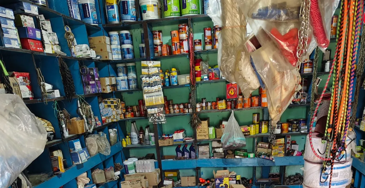  loot from shop at balipatna Photograph: (sambad.in) 