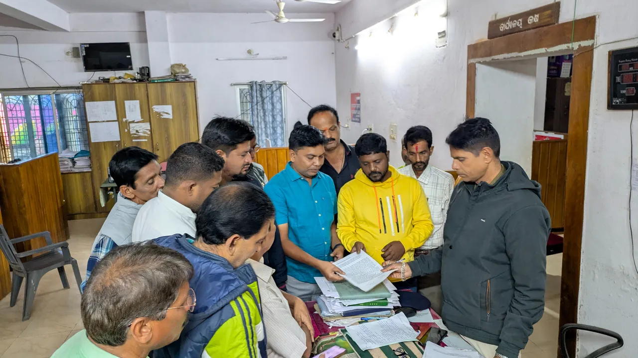  FIR against Nabarangpur DWO. Photograph: (sambad.in) 