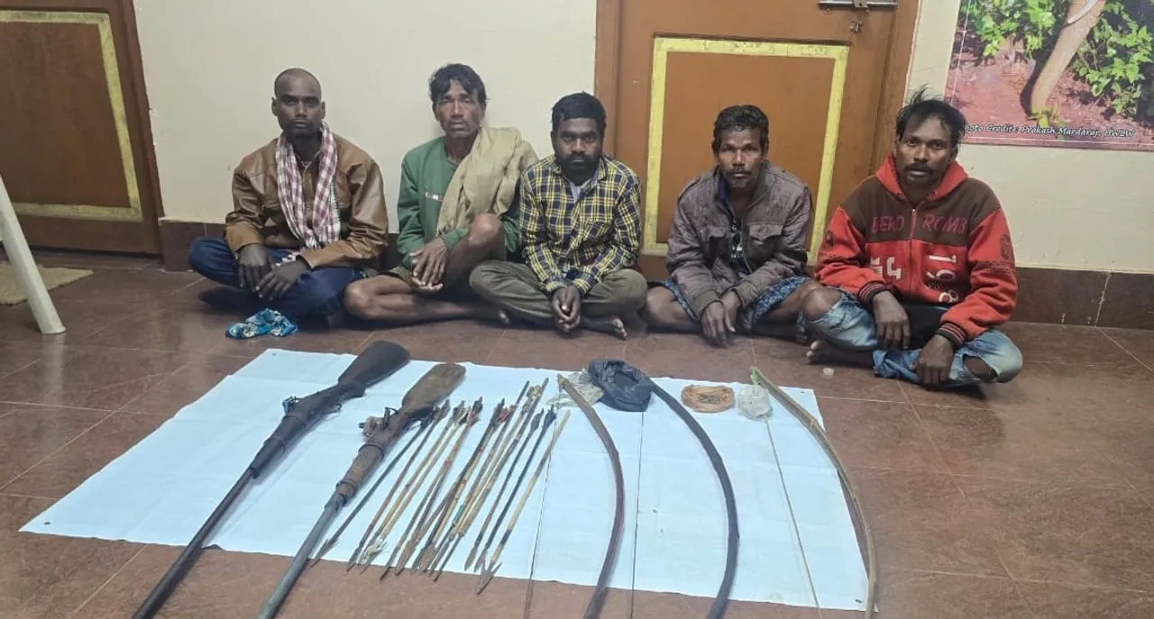  Five poachers arrested by forest department. Photograph: (sambad.in) 