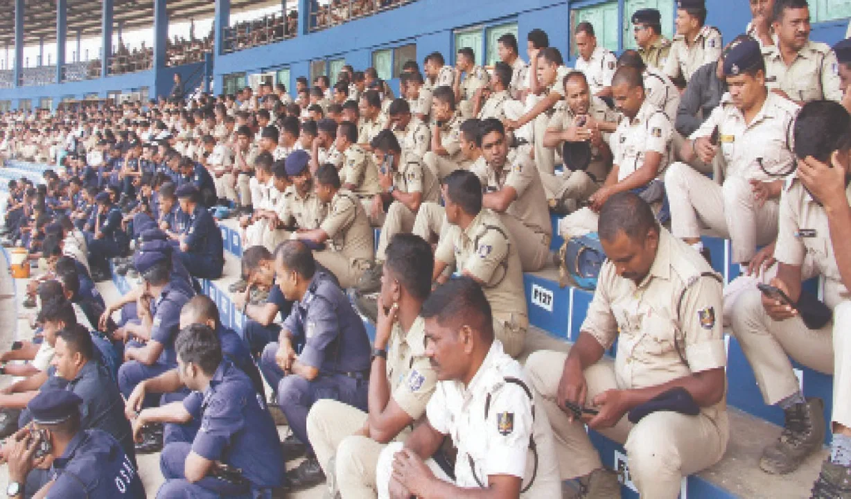  ଭାରତ-ଦକ୍ଷିଣ ଆଫ୍ରିକା ଟି-୨୦: ଆଜିଠୁ କାଉଣ୍ଟର୍‌ରେ ଟିକଟ ବିକ୍ରି, ସୁରକ୍ଷା ବ୍ୟବସ୍ଥା କଡ଼ାକଡ଼ି କରିବାକୁ ଡିଜିଙ୍କ ନିର୍ଦ୍ଦେଶ