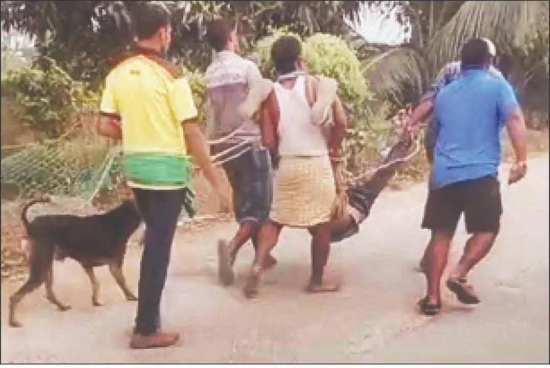  Inhuman, barbaric: ଅମାନୁଷିକ, ବର୍ବର: ଯୁବକଙ୍କୁ ଦଉଡ଼ିରେ ବାନ୍ଧି ଗାଁ ଦାଣ୍ଡରେ ଘୋଷାରିଲେ