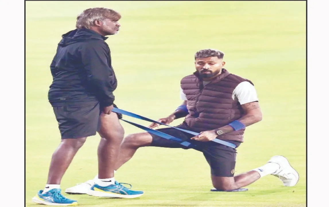  Hardik sweated alone: ଏକାକୀ ଝାଳ ବୁହାଇଲେ ହାର୍ଦ୍ଦିକ: ପାଣ୍ଡ୍ୟା, ପଟେଲ୍‌ ବନାମ ହେଣ୍ଡ୍ରିକ୍ସ, ମିଲର୍‌, ମହାରାଜ